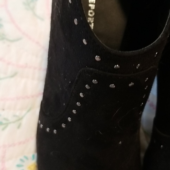 Report black vegan suede 4 inch zip booties.  Sz 6 - Picture 3 of 7